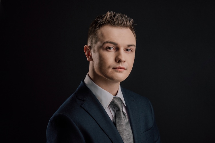 Man Posing in a Dark Blue Suit - Business Headshots by Headshot Photographer in Minneapolis